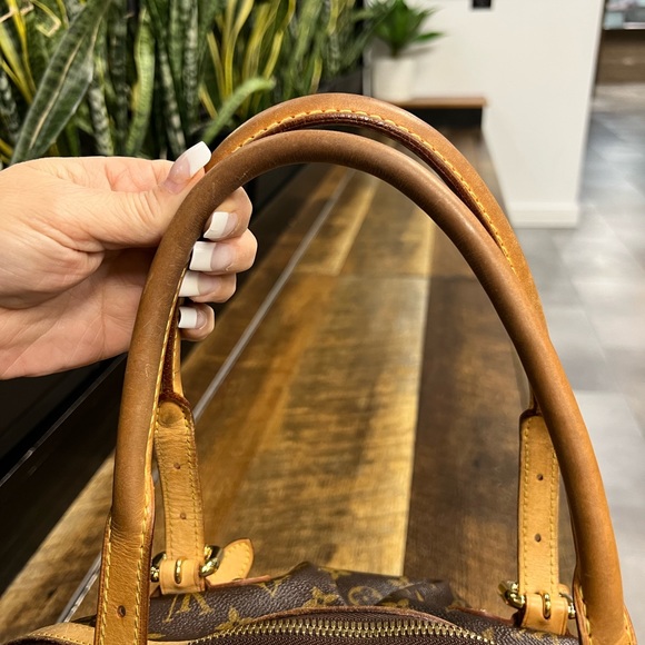 Louis Vuitton Authentic Louis Vuitton Monogram Tivoli GM Hand Bag - Picture 3 of 10